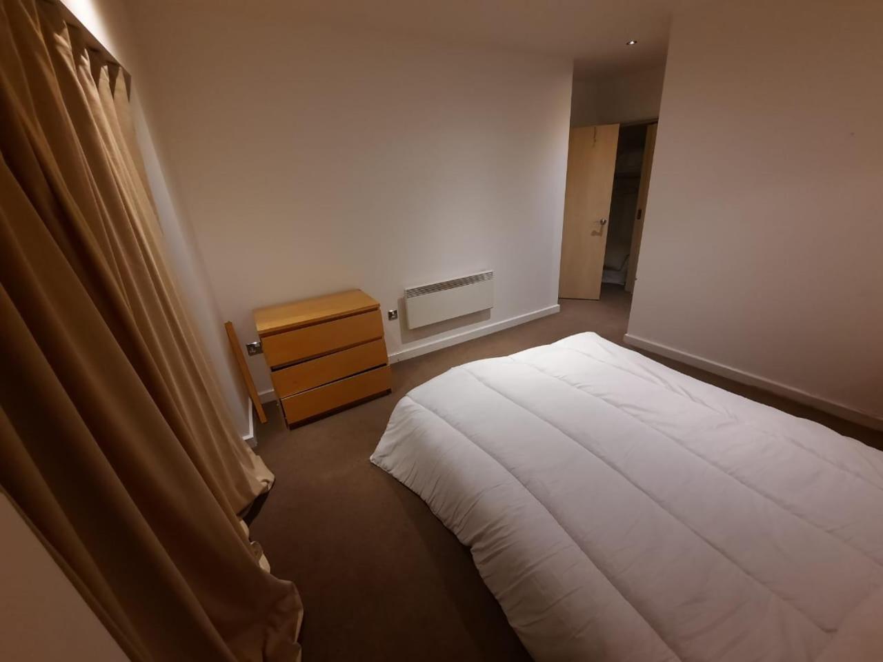 Room In Cardiff City Center - Swiftstay Экстерьер фото