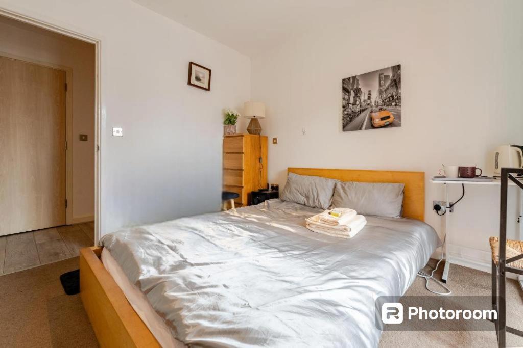 Room In Cardiff City Center - Swiftstay Экстерьер фото